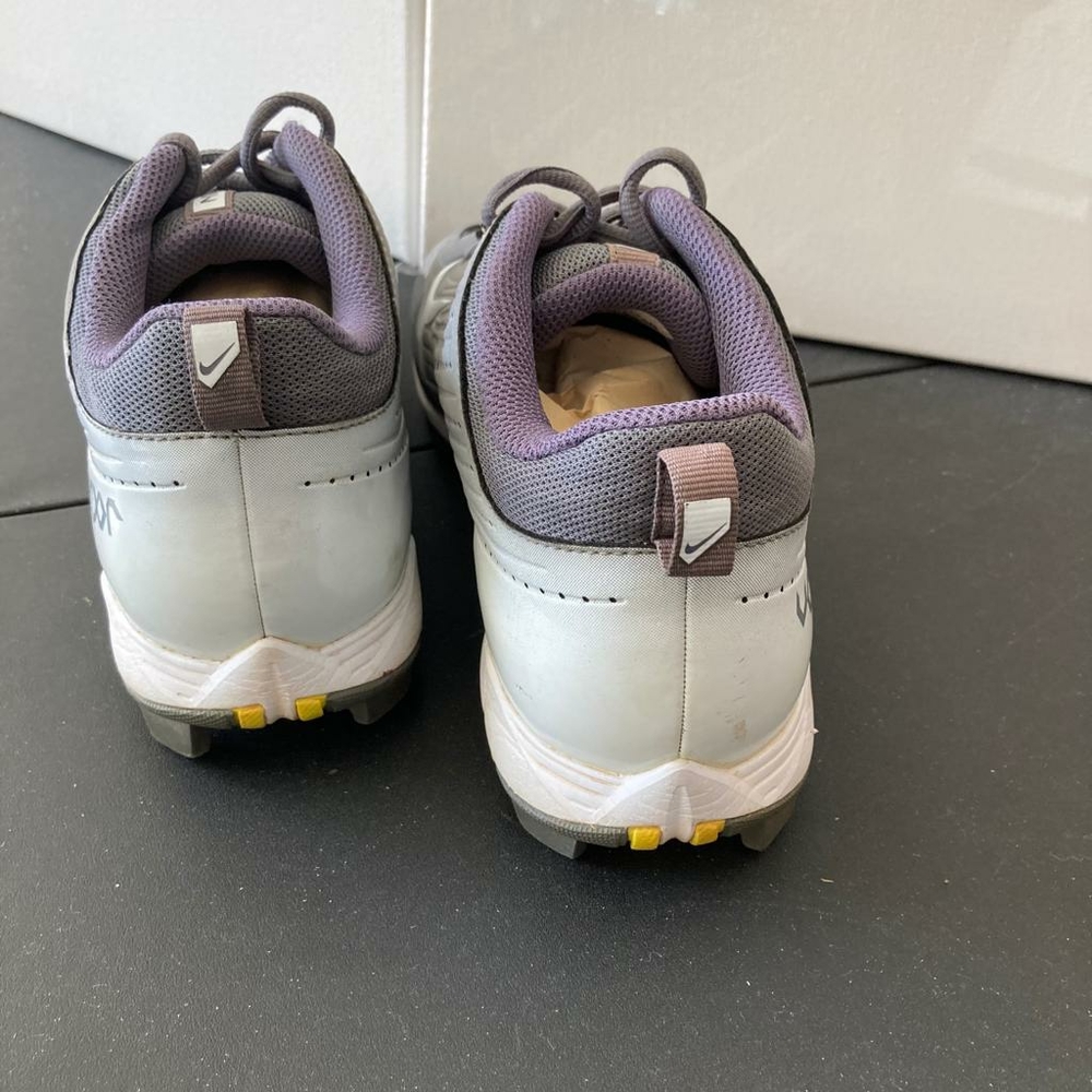Pre owned Men size 10 Nike Baseball cleats